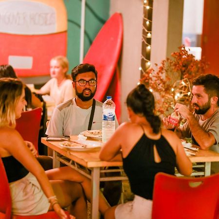 Hangover Hostels Mirissa Buitenkant foto