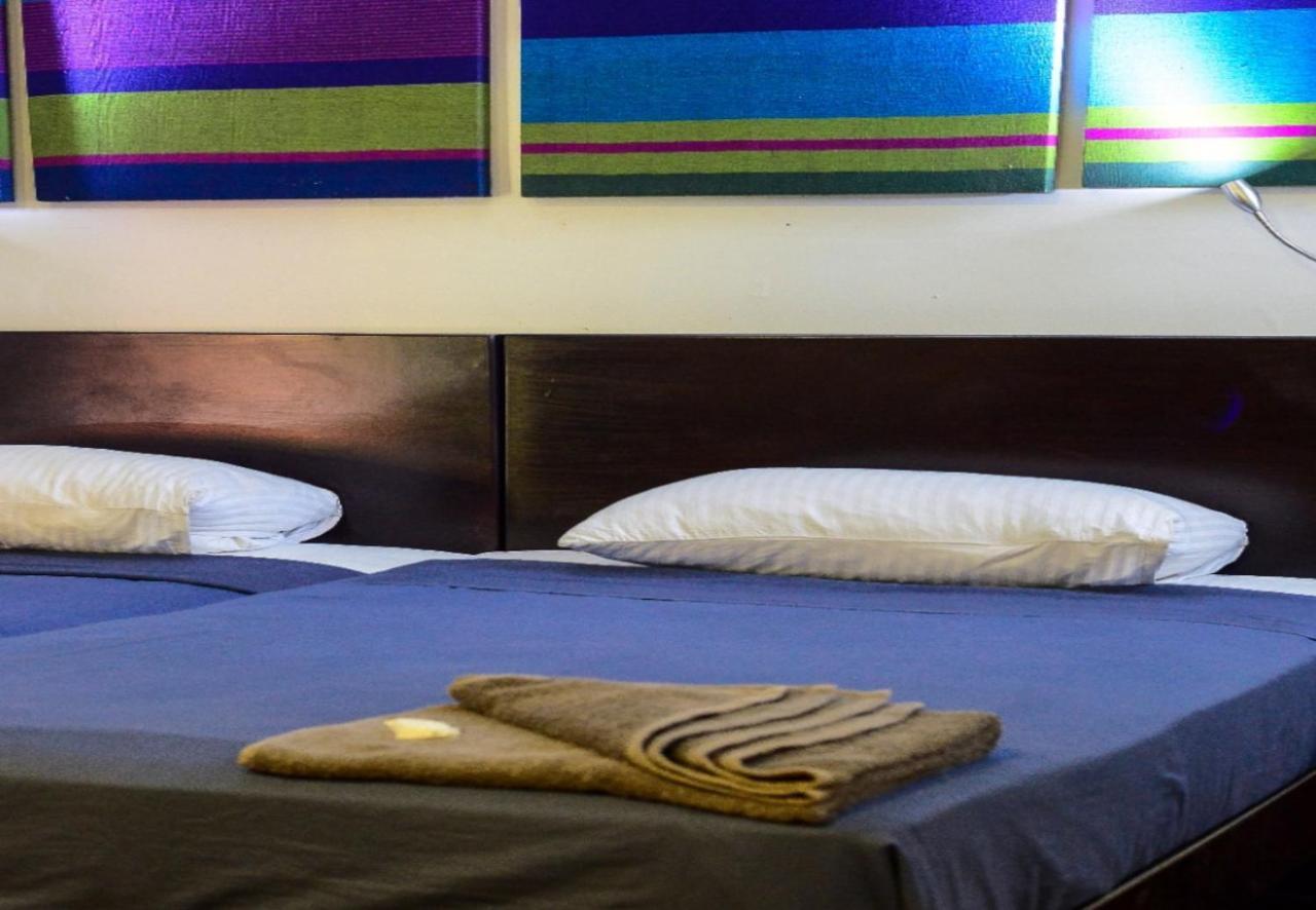 Hangover Hostels Mirissa Buitenkant foto