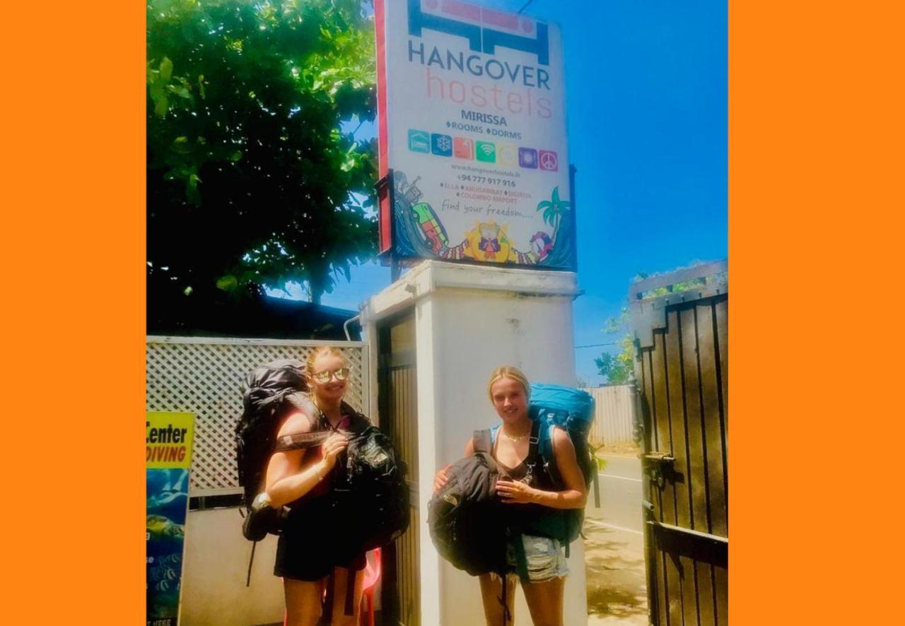 Hangover Hostels Mirissa Buitenkant foto