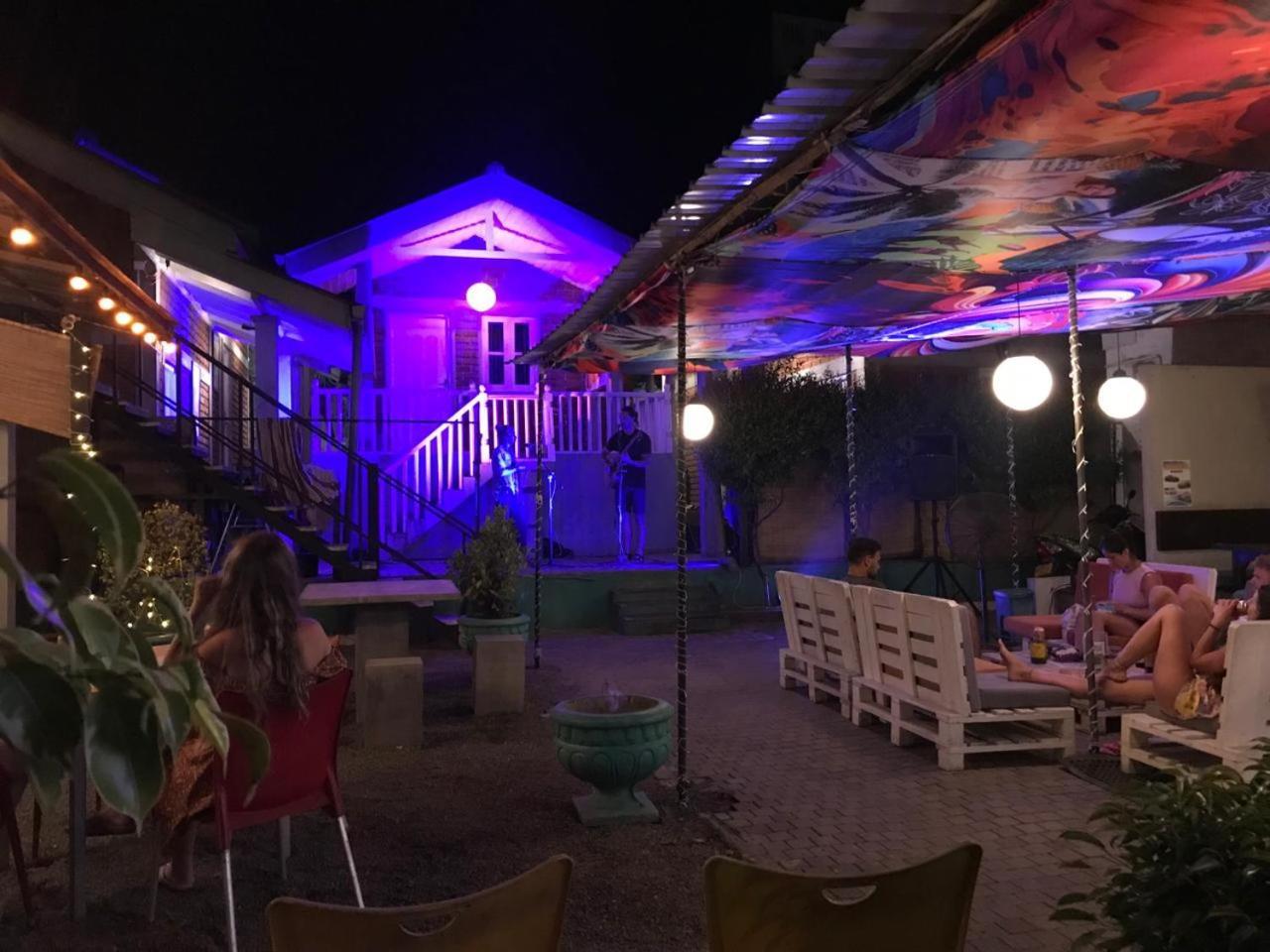 Hangover Hostels Mirissa Buitenkant foto