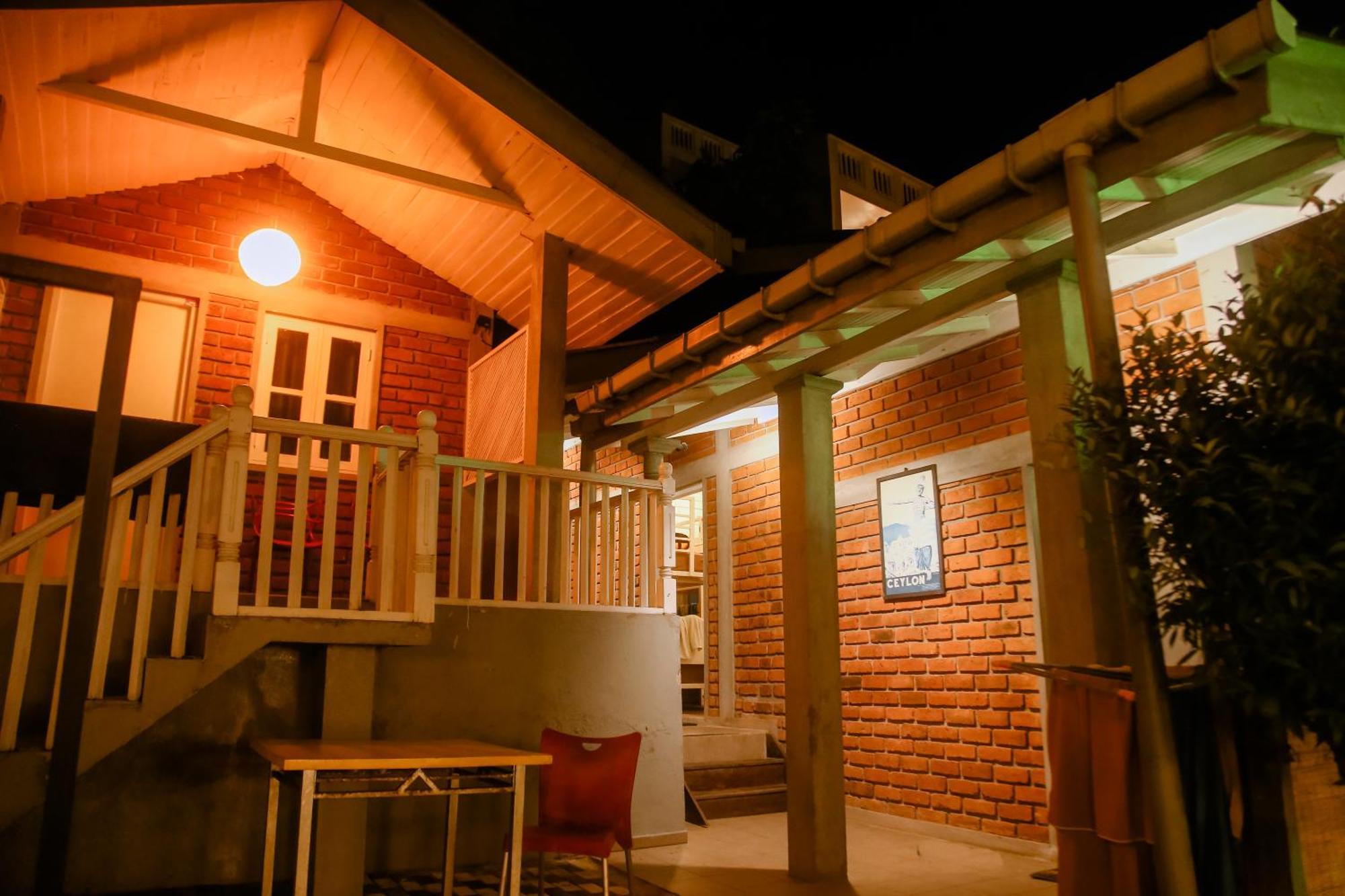 Hangover Hostels Mirissa Buitenkant foto