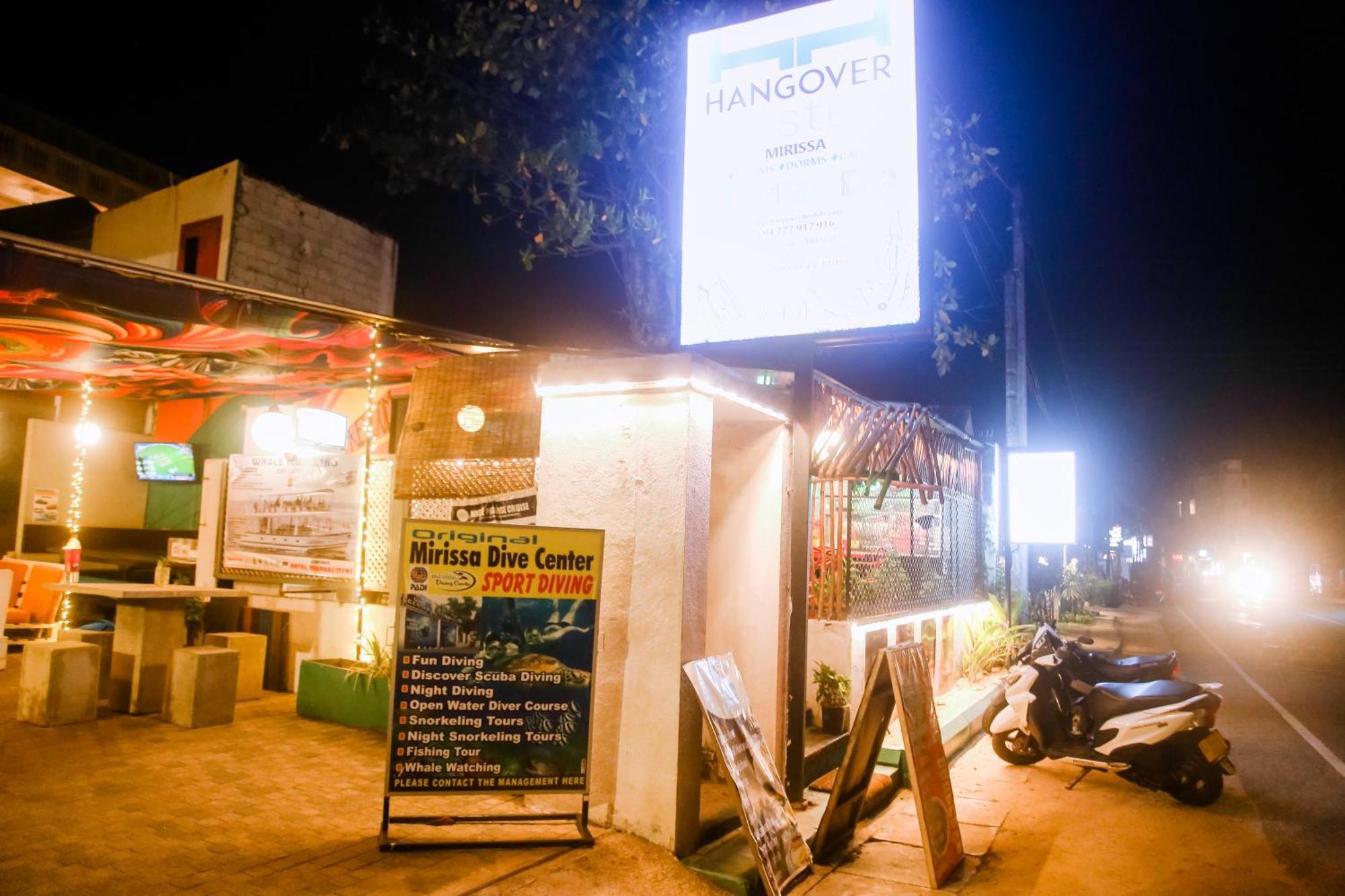 Hangover Hostels Mirissa Buitenkant foto