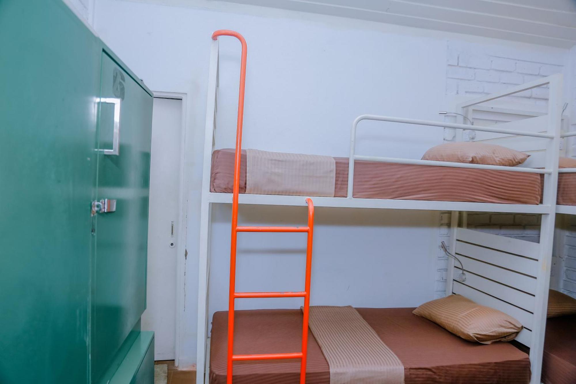 Hangover Hostels Mirissa Buitenkant foto
