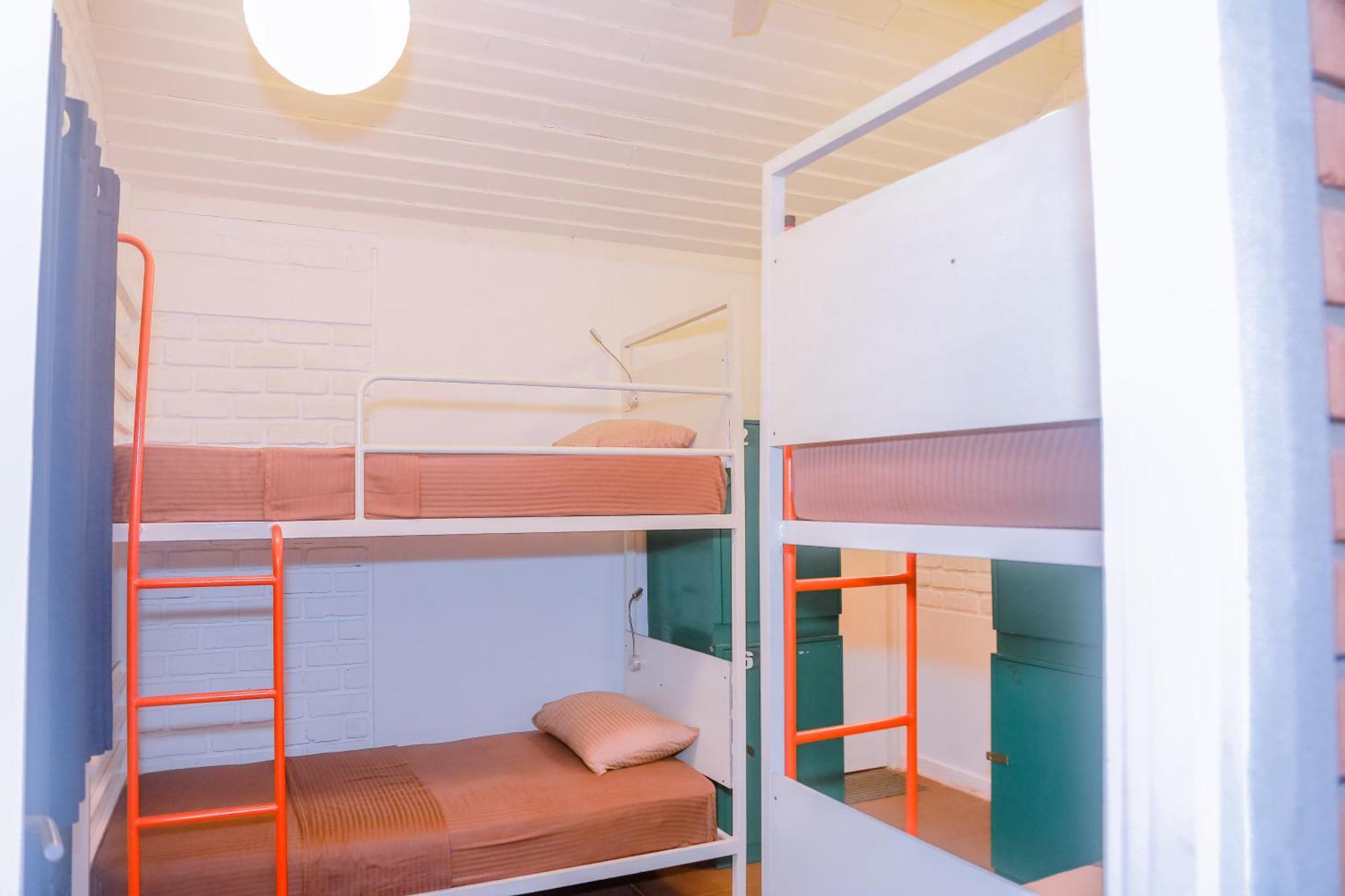 Hangover Hostels Mirissa Buitenkant foto