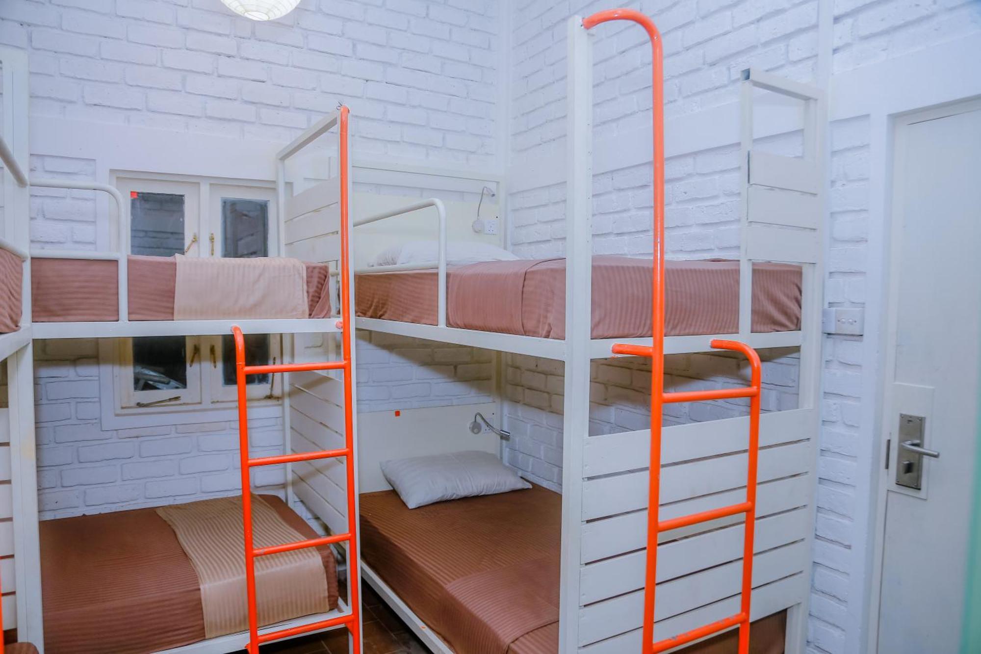 Hangover Hostels Mirissa Buitenkant foto